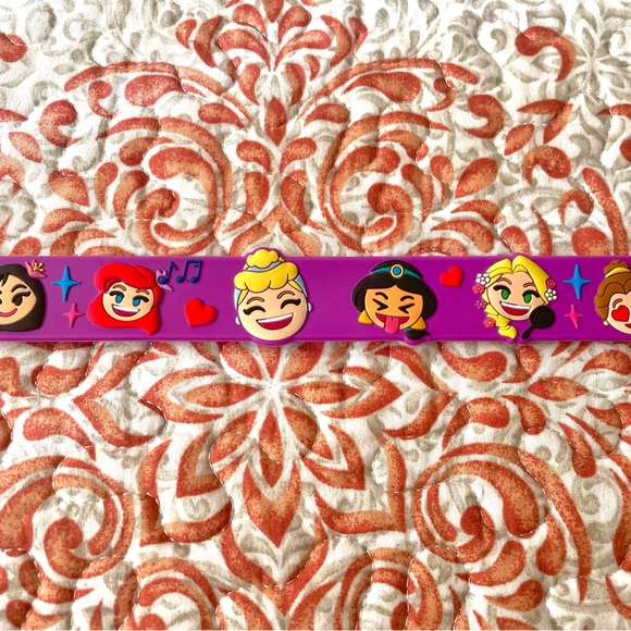 NWOT Disney Parks Emoji Princesses Slap Bracelet - Picture 9 of 10